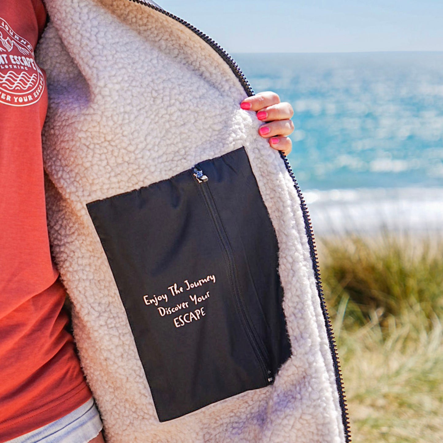 GREAT ESCAPE Slogan Changing Robe